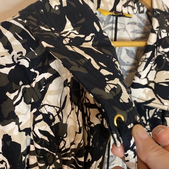 St John Black and White Floral Leaf Print Lightweight Cotton Jacket - Picture 11 of 11